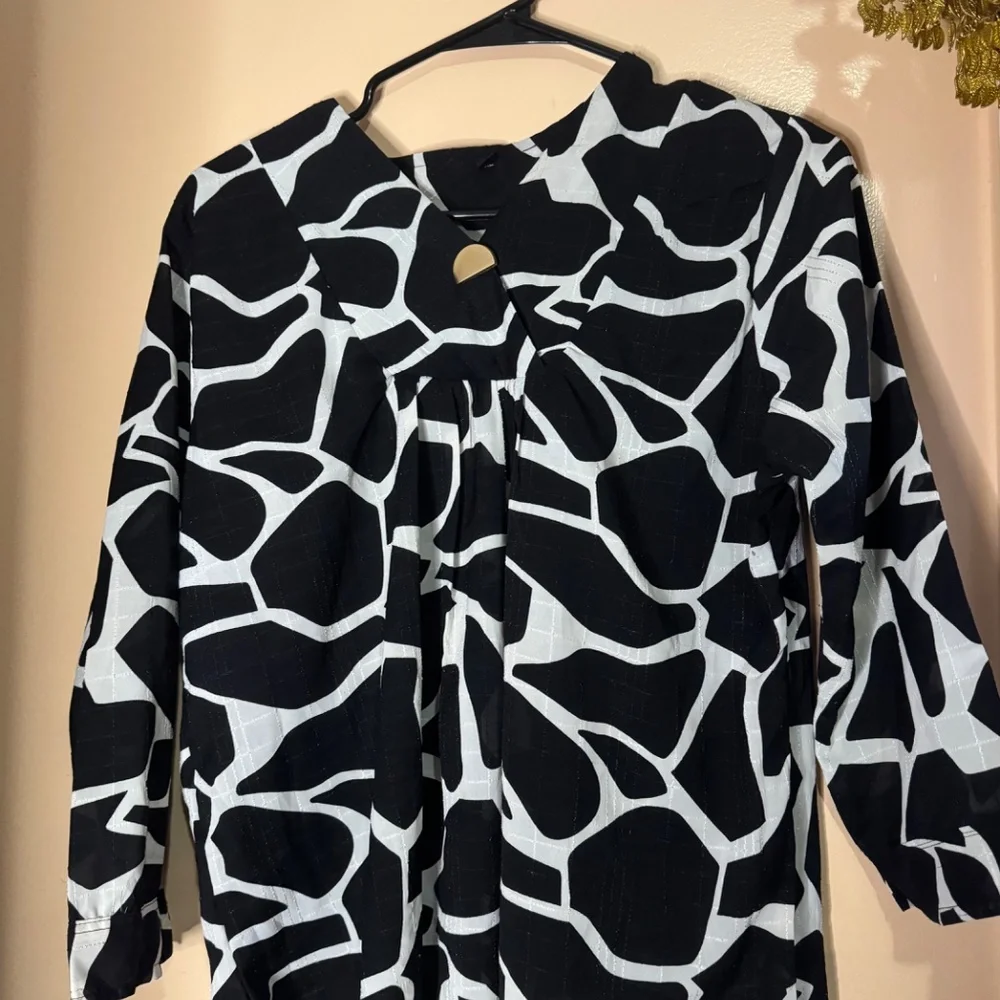 Tops - Picture 2 of 3